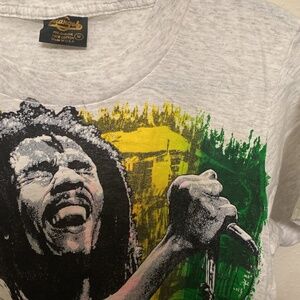 Bob Marley shirt (changes tag)